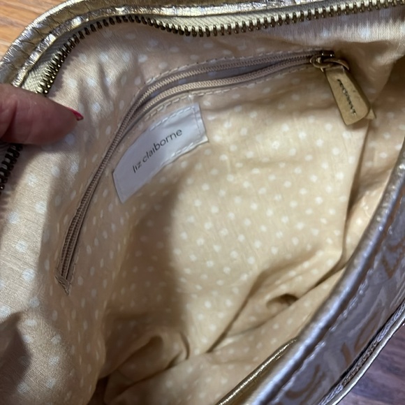 Liz Claiborne Cream & Gold Ladies Bag. Pre-owned. Very clean. Hardly used. - Picture 6 of 7